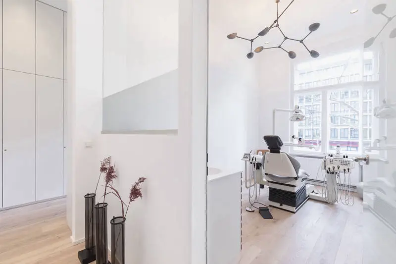 DrSjoelund_Praxis_Behandlungszimmer_3