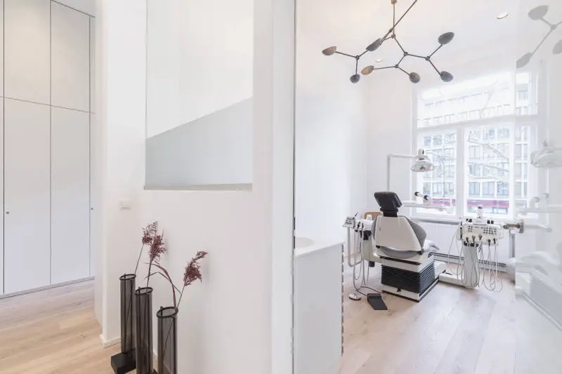 DrSjoelund_Praxis_Behandlungszimmer_3